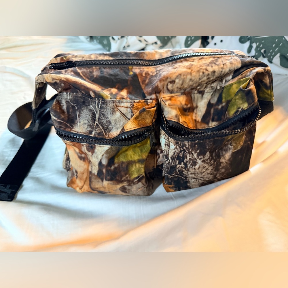 BAGGU photo forrest cargo crossbody